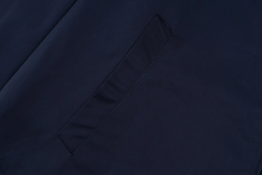 P306 💰Ralph Lauren/Ralph Lauren American vintage classic lapel old cadre retro jacket, thickened in autumn and winter, woolen lining, classic design, timeless classic, thick cotton fabric, showing a sense of vintage, collar and cuffs colorful plaid embellishment, looks good on both men and women, comfortable and comfortable, focuses on relaxed retro YYDS, one for each man and woman, an indispensable piece for autumn and winter, the hottest jacket at the moment The 100% cotton twill is thick and thick, and the pure cotton colorful plaid lining is distinguished by digital printing in the market. Exquisite embroidery. The Harrington jacket has a loose fit, is short and fat, and is super versatile. It is clean-fitting and is perfect for men and women!   Color: Khaki Navy Black Size: M/L/XL Item No.: 101579